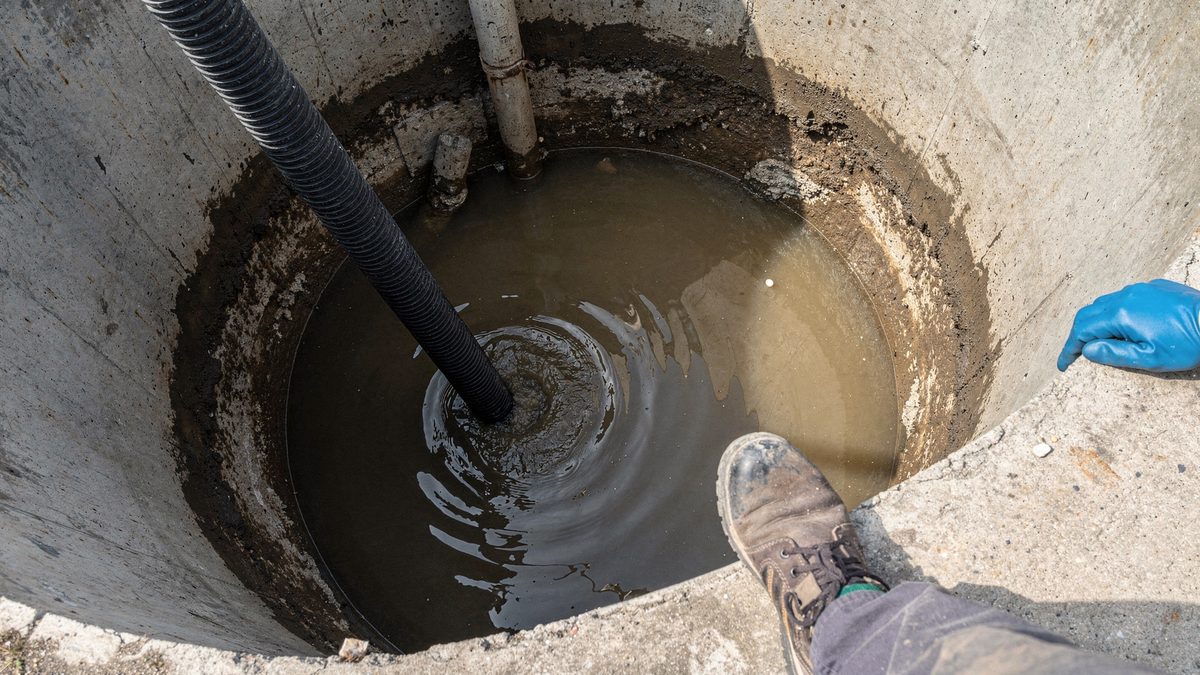 Emergency septic pumping response